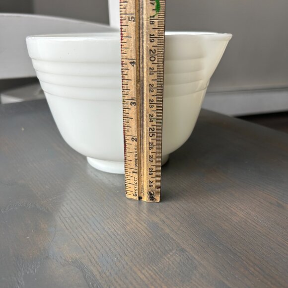 Vintage Small White Glass Footed Mixing Bowl with Pour Spout 6 Inches Across Top - Picture 4 of 7